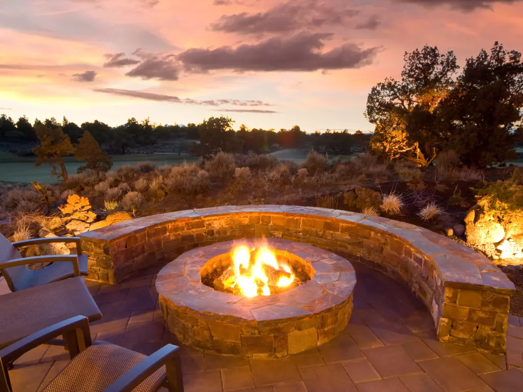 Outdoor fun with smokeless firepits